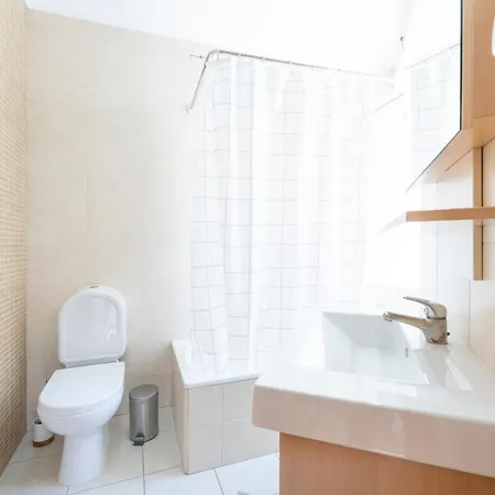 By Blue Door Apartment