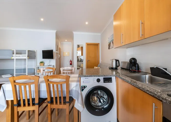 By Blue Door アパート